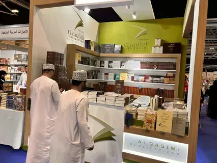 إقبال على مؤلفات حاكم الشارقة في معرض مسقط إقبال على مؤلفات حاكم الشارقة في معرض مسقط
