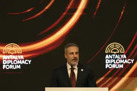 وزير خارجية تركيا: حان الوقت لبدء حوار لوقف إطلاق النار بأوكرانيا وزير خارجية تركيا: حان الوقت لبدء حوار لوقف إطلاق النار بأوكرانيا