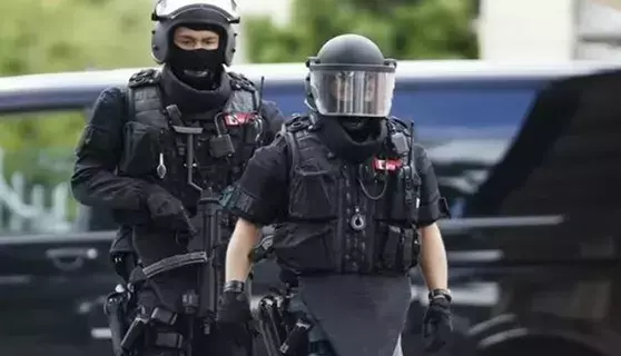 بعد هجوم بسكين.. شرطة زيوريخ تعزّز الإجراءات الأمنية حول المؤسسات اليهودية بعد هجوم بسكين.. شرطة زيوريخ تعزّز الإجراءات الأمنية حول المؤسسات اليهودية