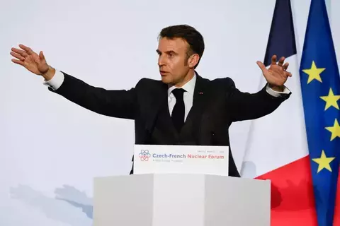 ماكرون: لا نريد تصعيداً لكن يجب ألا نكون جبناء مع أوكرانيا ماكرون: لا نريد تصعيداً لكن يجب ألا نكون جبناء مع أوكرانيا