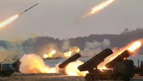 إطلاق أكثر من 100 صاروخ من لبنان باتجاه مواقع إسرائيلية إطلاق أكثر من 100 صاروخ من لبنان باتجاه مواقع إسرائيلية