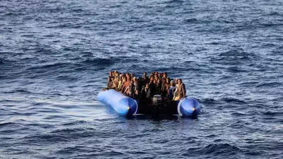 وصول 100 مهاجر إلى جزيرة في اليونان وصول 100 مهاجر إلى جزيرة في اليونان