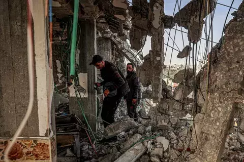 غارات إسرائيلية تقتل العشرات في شمال وجنوب غزة غارات إسرائيلية تقتل العشرات في شمال وجنوب غزة