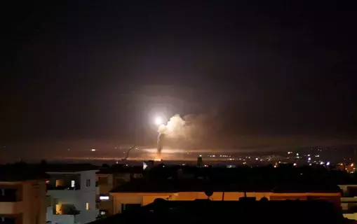 إصابة اثنين في ضربة إسرائيلية على مبنى بريف دمشق إصابة اثنين في ضربة إسرائيلية على مبنى بريف دمشق