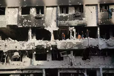 الجيش الإسرائيلي يخلف دماراً واسعاً ومئات الجثث في مجمع الشفاء الجيش الإسرائيلي يخلف دماراً واسعاً ومئات الجثث في مجمع الشفاء