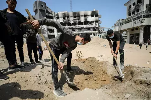 32,975 فلسطينياً ضحايا الحرب الإسرائيلية على غزة 32,975 فلسطينياً ضحايا الحرب الإسرائيلية على غزة