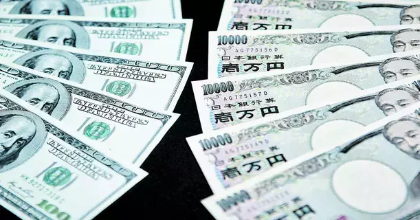 الدولار يرتفع قبل بيانات التضخم الأمريكية والين عند أدنى مستوياته في عقود الدولار يرتفع قبل بيانات التضخم الأمريكية والين عند أدنى مستوياته في عقود