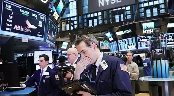 «داو جونز» يتكبد 400 نقطة مع ارتفاع أسعار المستهلك «داو جونز» يتكبد 400 نقطة مع ارتفاع أسعار المستهلك