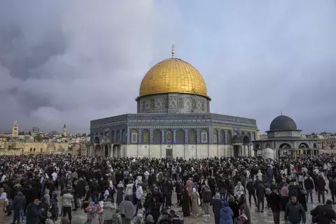 إسرائيل تسلب غزة فرحة العيد وتواصل الغارات والقصف إسرائيل تسلب غزة فرحة العيد وتواصل الغارات والقصف