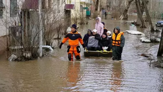 إجلاء أكثر من 108 آلاف في كازاخستان بسبب الفيضانات إجلاء أكثر من 108 آلاف في كازاخستان بسبب الفيضانات