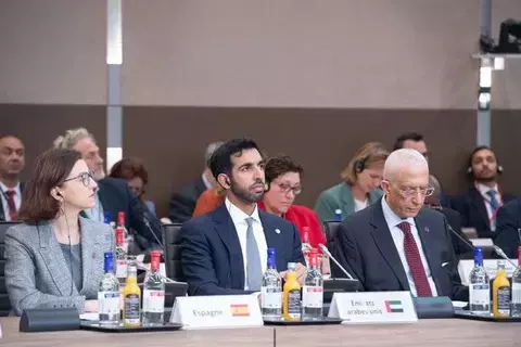 الإمارات تدعم الشعب السوداني بـ 100 مليون دولار الإمارات تدعم الشعب السوداني بـ 100 مليون دولار