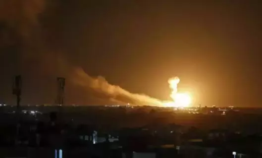 ضربات إسرائيلية تستهدف موقعاً عسكرياً جنوب سوريا ضربات إسرائيلية تستهدف موقعاً عسكرياً جنوب سوريا