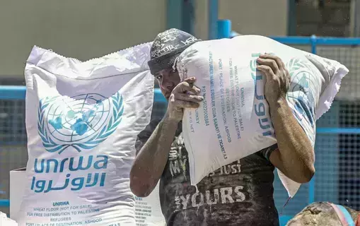 الأونروا تدعو إلى تحقيق في الهجمات ضد موظفيها ومبانيها في غزة الأونروا تدعو إلى تحقيق في الهجمات ضد موظفيها ومبانيها في غزة