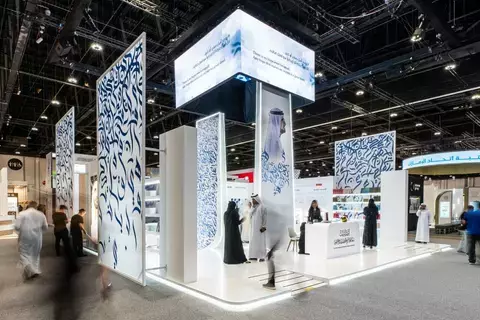 إقبال كبير على جناح محمد بن راشد في «أبوظبي للكتاب» إقبال كبير على جناح محمد بن راشد في «أبوظبي للكتاب»