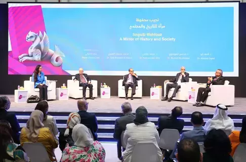 مفكرون يناقشون علاقة محفوظ بالتاريخ والمجتمع مفكرون يناقشون علاقة محفوظ بالتاريخ والمجتمع