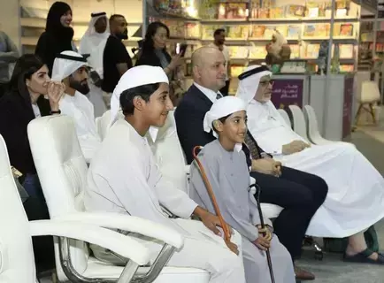 نجلا ذياب بن سيف يحضران عرضاً مباشراً لقصص المقامات نجلا ذياب بن سيف يحضران عرضاً مباشراً لقصص المقامات