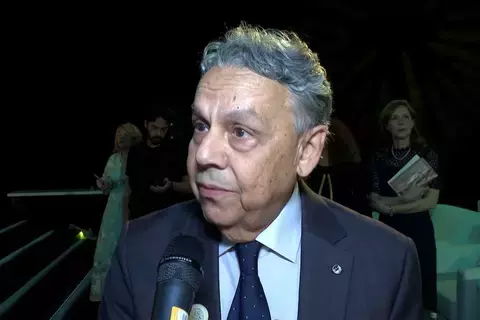 فائزون بـ«جائزة زايد للكتاب»: مدّت جسور التواصل الثقافي والحضاري فائزون بـ«جائزة زايد للكتاب»: مدّت جسور التواصل الثقافي والحضاري