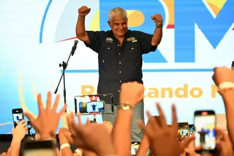 فوز المحافظ خوسيه راؤول مولينو بالانتخابات الرئاسية في بنما