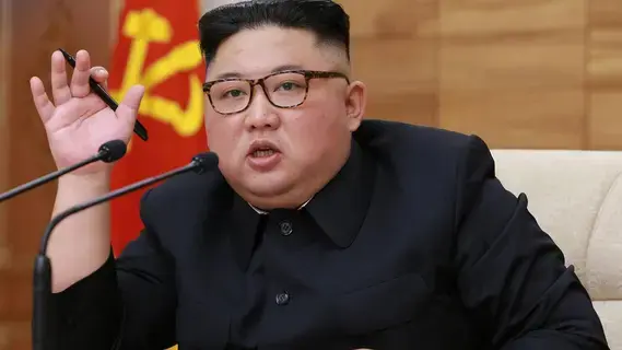 كيم جونغ أون يأمر بتسريع التسلح النووي للبحرية الكورية الشمالية كيم جونغ أون يأمر بتسريع التسلح النووي للبحرية الكورية الشمالية