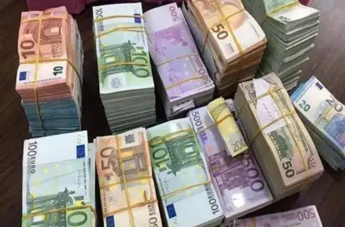 أوروبا تعوض مستثمرين غربيين بثلاثة مليارات يورو من أموال روسيا المجمدة أوروبا تعوض مستثمرين غربيين بثلاثة مليارات يورو من أموال روسيا المجمدة