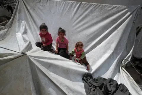 مسيحيو غزة يأملون في دعم بابا الفاتيكان الجديد ليو للسلام مسيحيو غزة يأملون في دعم بابا الفاتيكان الجديد ليو للسلام