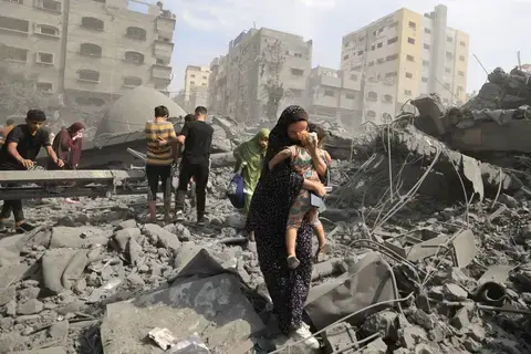 غزة.. قصف إسرائيلي يودي بحياة 15 شخصاً غزة.. قصف إسرائيلي يودي بحياة 15 شخصاً