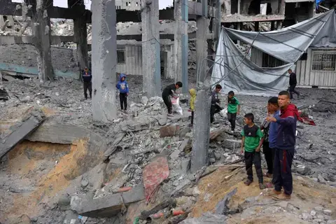 ثمانية قتلى بينهم أربعة أطفال في غارات إسرائيلية على غزة ثمانية قتلى بينهم أربعة أطفال في غارات إسرائيلية على غزة