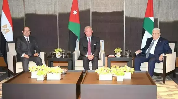 الملك عبدالله والسيسي وعباس يؤكدون التصدي لأية خطط إسرائيلية لتهجير الفلسطينيين الملك عبدالله والسيسي وعباس يؤكدون التصدي لأية خطط إسرائيلية لتهجير الفلسطينيين